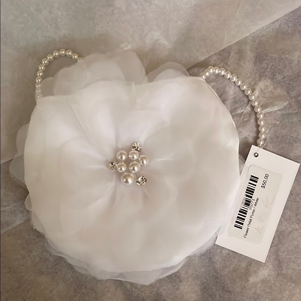 Elegant White Floral Bag with Pearl Embellishments